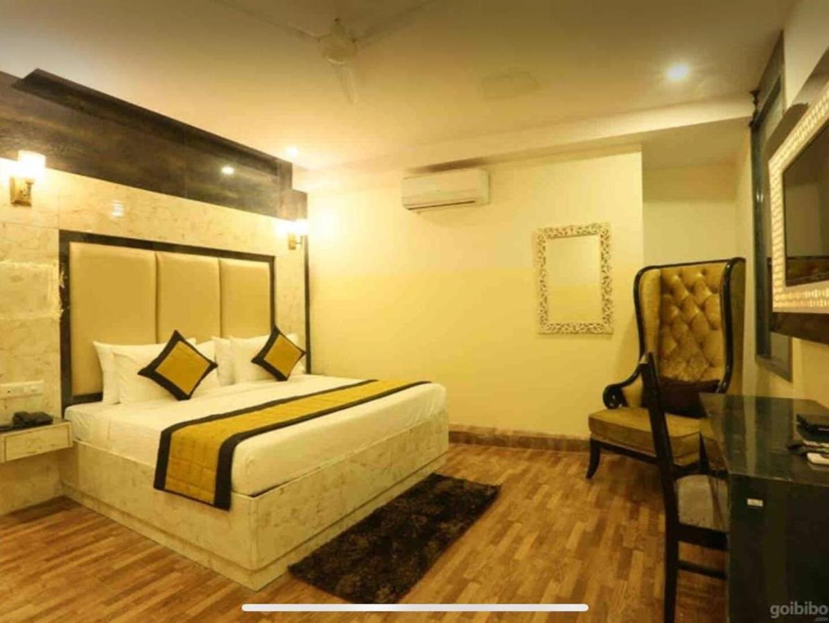 Lux 4* New Delhi